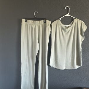 💜LuLaRoe Women's Sage Green Two-Piece Pajama Set